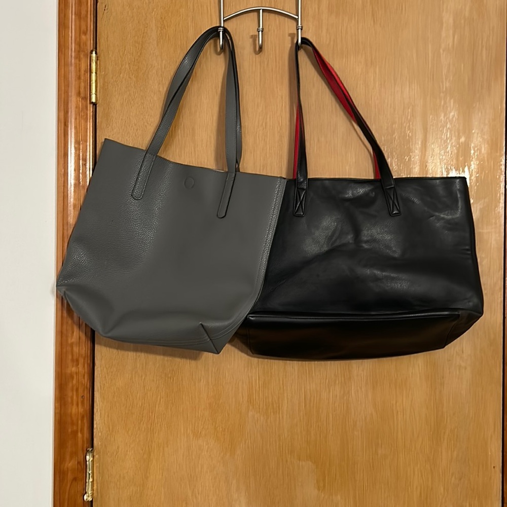2 tote bags+ 3 scarves+3 dresses+Tommy Hilfiger Wristlet
